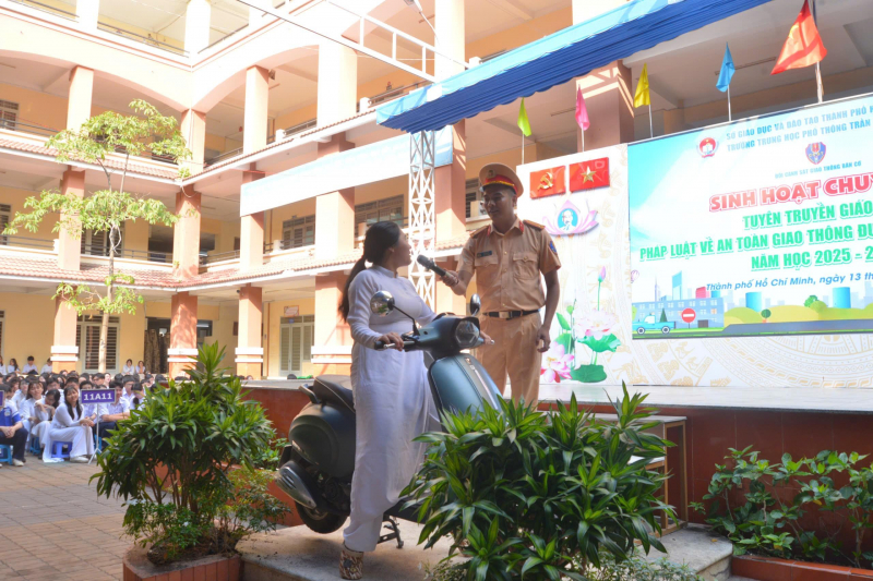 Phụ huynh cần giao đúng loại phương tiện để học sinh an toàn khi lưu thông trên đường phố -0