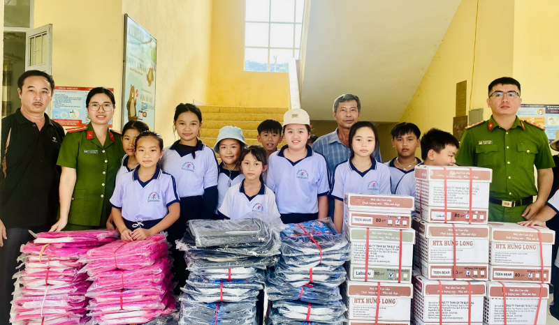 Nữ Phó trưởng Công an xã luôn gần dân, vì nhân dân phục vụ -0