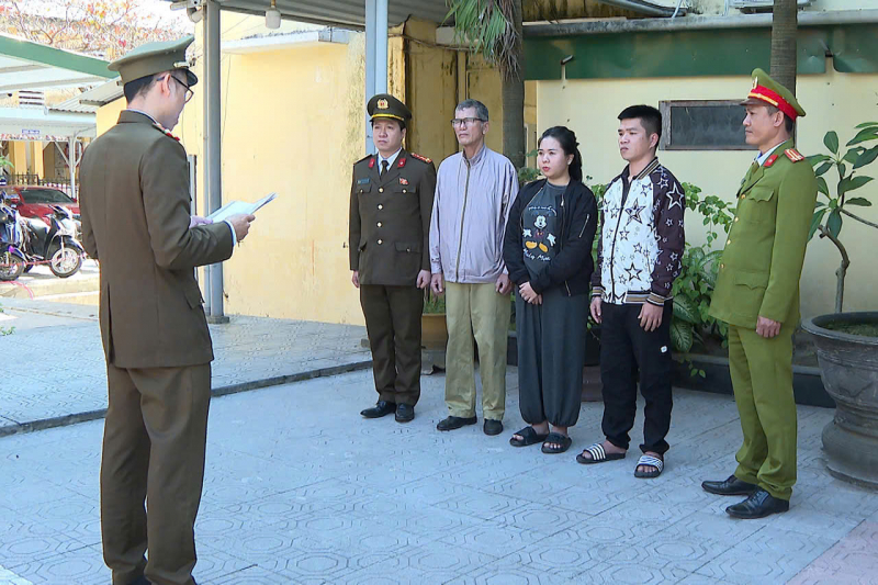 Cặp vợ chồng trẻ “khởi nghiệp” sai hướng -0