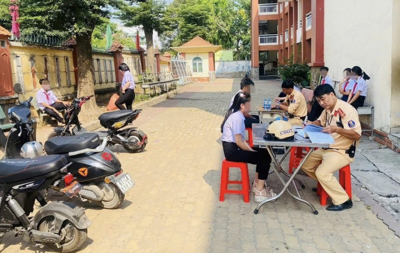 Phụ huynh cần giao đúng loại phương tiện để học sinh an toàn khi lưu thông trên đường phố -0