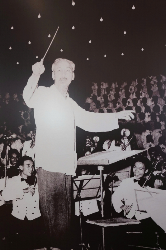 Trưng bày nhiều tác phẩm từng gây chấn động thế giới nhân dịp lễ 30/4 -1