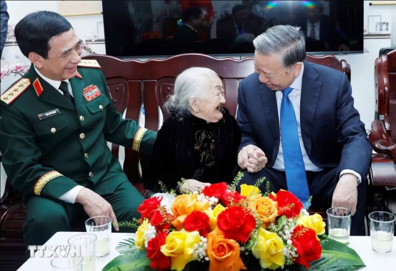 Tổng Bí thư, Chủ tịch nước dâng hương tưởng niệm các Anh hùng liệt sỹ tại Đà Nẵng -0