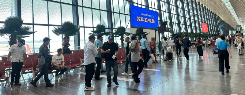 Ga hành khách sân bay Tân Sơn Nhất thông thoáng trong ngày đầu nghỉ lễ  -0