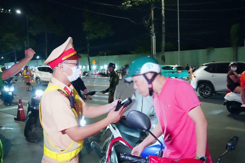 CSGT Đồng Nai “săn” xe độ, dập tắt tiếng pô, chặn đứng “quái xế” -0