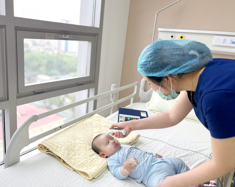 Bùng phát bệnh tay chân miệng, cảnh giác với những biến chứng nguy hiểm -0