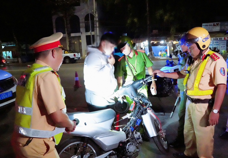 CSGT Đồng Nai “săn” xe độ, dập tắt tiếng pô, chặn đứng “quái xế” -0