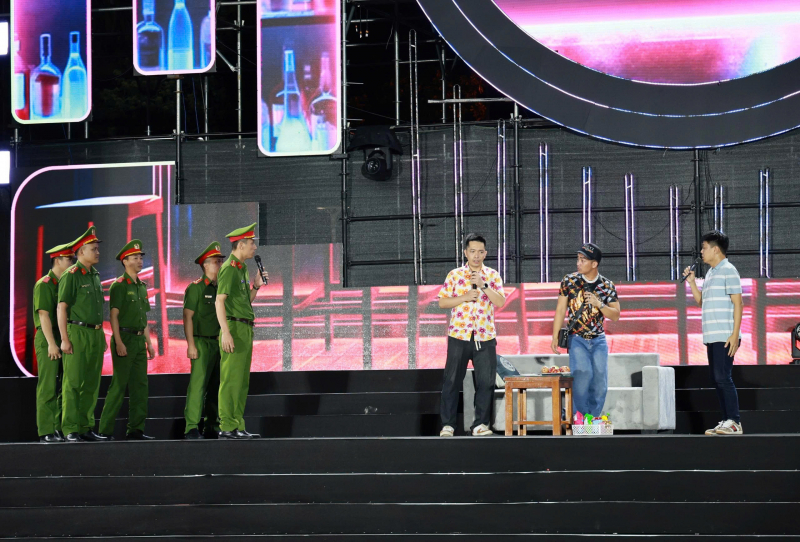 Chương trình nghệ thuật “Hưng Yên - Nắng Hạ xanh trong - Vì cộng đồng không ma túy” -0