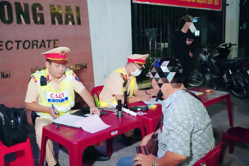 CSGT Đồng Nai “săn” xe độ, dập tắt tiếng pô, chặn đứng “quái xế” -0