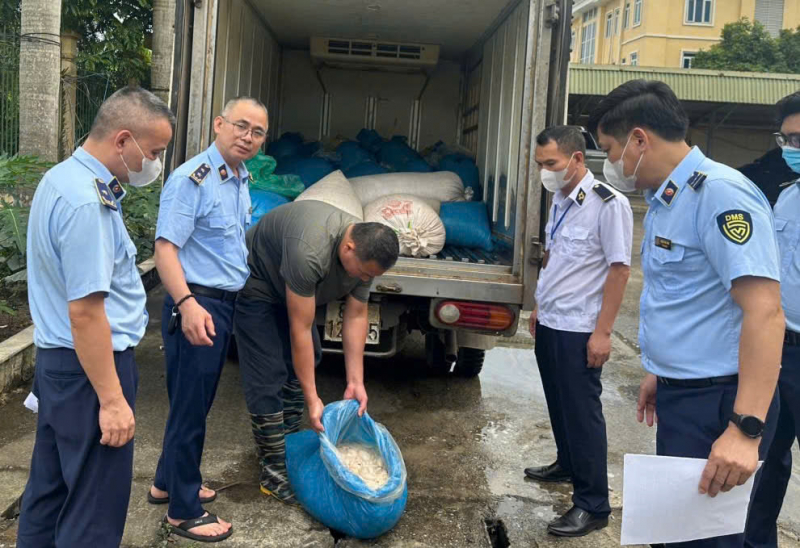 Siết chặt biên giới, chặn ‘ma trận’ thực phẩm đông lạnh không rõ nguồn gốc -0