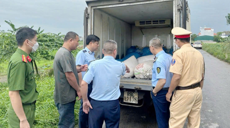 Siết chặt biên giới, chặn ‘ma trận’ thực phẩm đông lạnh không rõ nguồn gốc -1