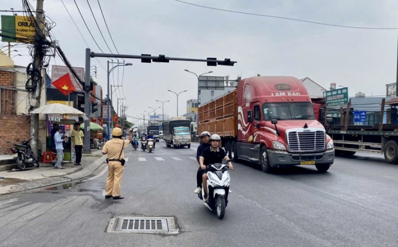 Giao thông tăng nhiệt vào chiều ngày đầu nghỉ lễ Giỗ tổ Hùng Vương -0