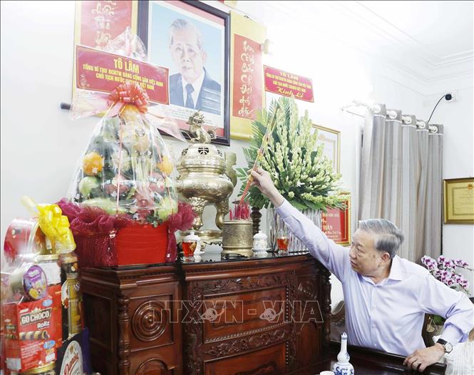 Tổng Bí thư, Chủ tịch nước Tô Lâm dâng hương tưởng nhớ các đồng chí lãnh đạo tiền bối -0