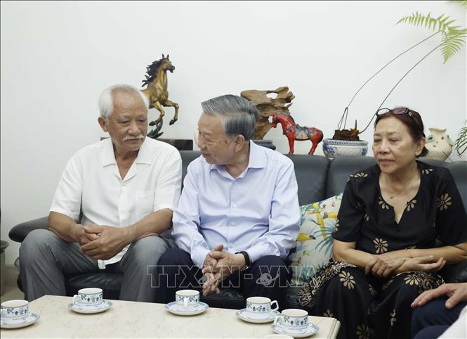 Tổng Bí thư, Chủ tịch nước Tô Lâm dâng hương tưởng nhớ các đồng chí lãnh đạo tiền bối -2