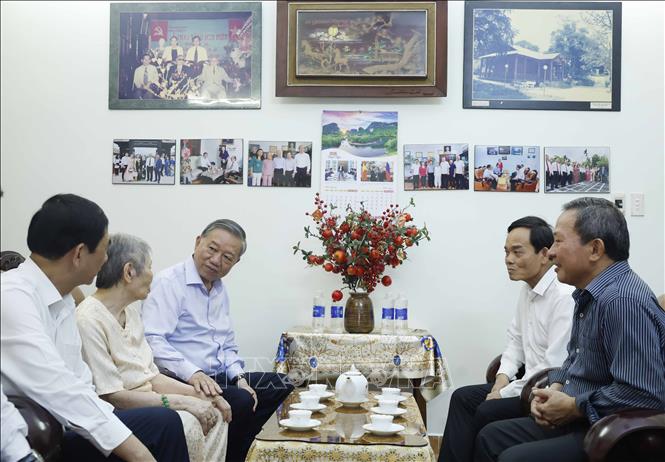 Tổng Bí thư, Chủ tịch nước Tô Lâm dâng hương tưởng nhớ các đồng chí lãnh đạo tiền bối -0