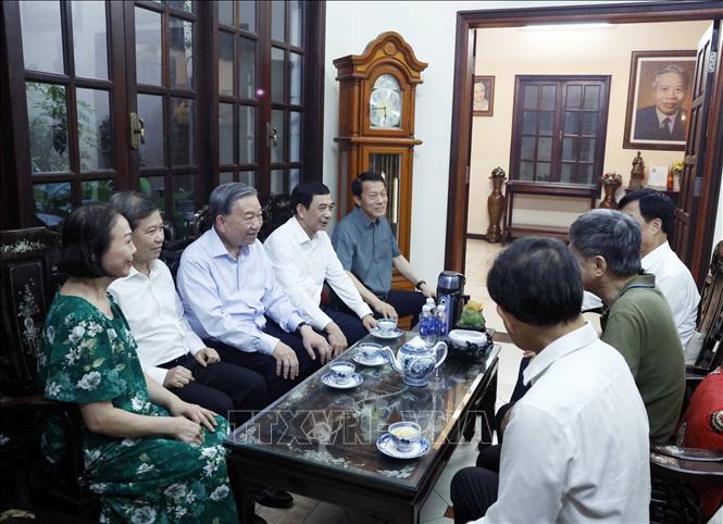 Tổng Bí thư, Chủ tịch nước Tô Lâm dâng hương tưởng nhớ các đồng chí lãnh đạo tiền bối -0