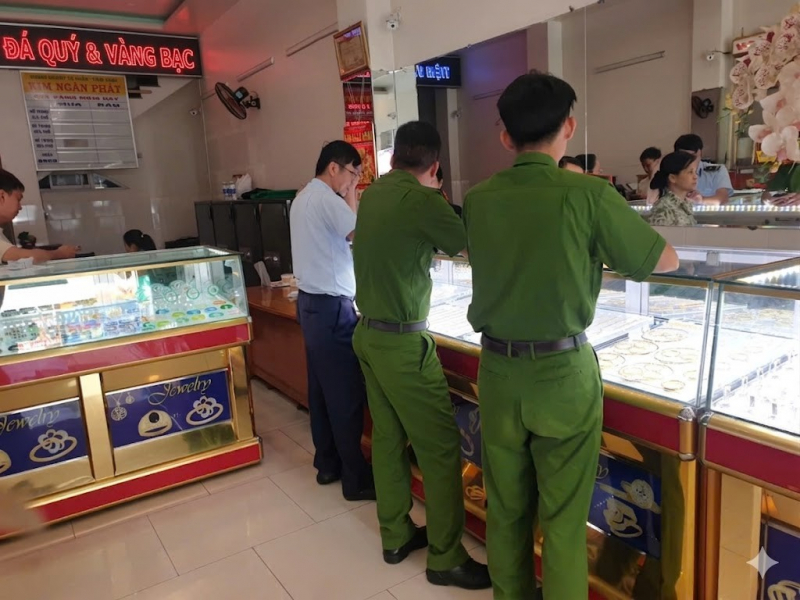 Nhiều cửa hàng kinh doanh vàng không rõ nguồn gốc bị xử phạt -0