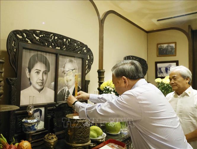 Tổng Bí thư, Chủ tịch nước Tô Lâm dâng hương tưởng nhớ các đồng chí lãnh đạo tiền bối -1