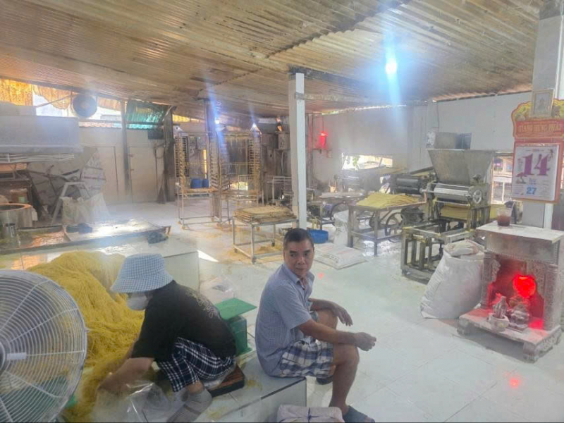 Triệt phá cơ sở sản xuất mì tươi “bẩn” quy mô lớn, đưa hơn 2.800 tấn sản phẩm chứa chất cấm ra thị trường -0