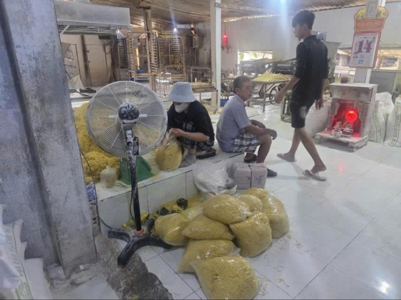 Triệt phá cơ sở sản xuất mì tươi “bẩn” quy mô lớn, đưa hơn 2.800 tấn sản phẩm chứa chất cấm ra thị trường -2
