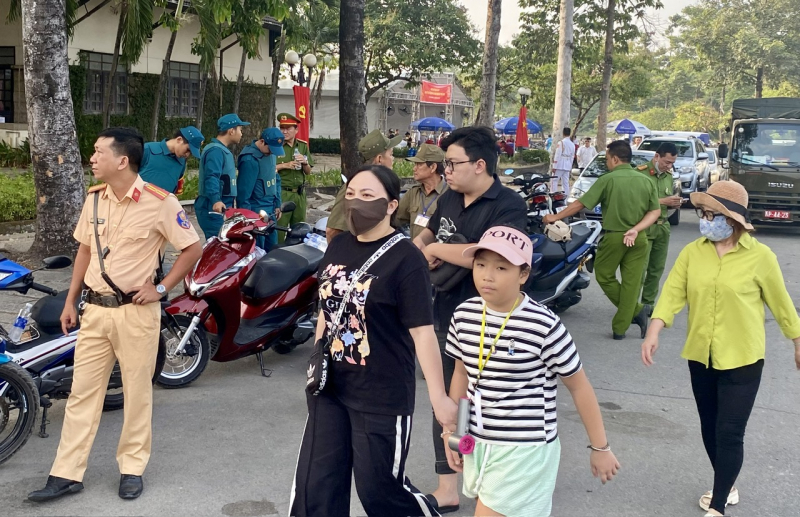 Hàng ngàn người dân thành phố mang tên Bác dự lễ Giỗ tổ Hùng Vương -0