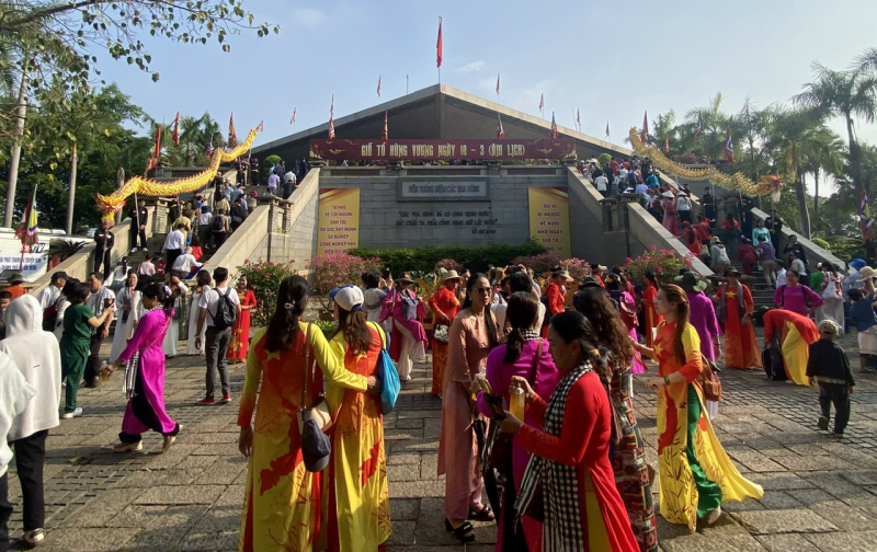 Hàng ngàn người dân thành phố mang tên Bác dự lễ Giỗ tổ Hùng Vương -3