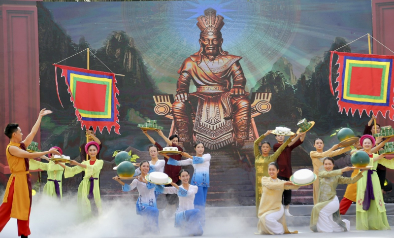 Hàng ngàn người dân thành phố mang tên Bác dự lễ Giỗ tổ Hùng Vương -1