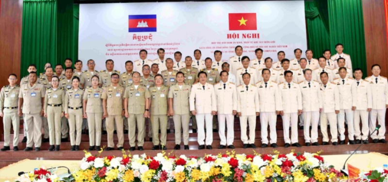 Công an tỉnh Đồng Tháp và Ty Công an tỉnh Prey Veng tăng cường hợp tác, giữ bình yên biên giới Tây Nam -0