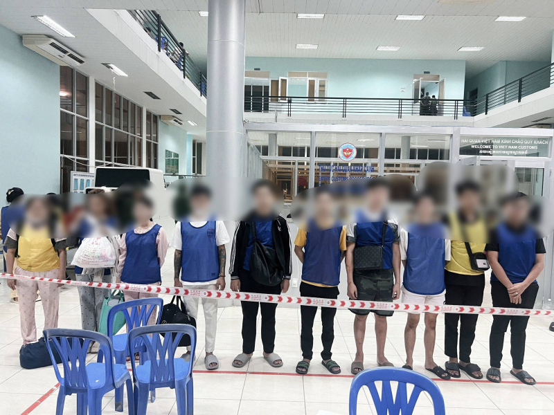 13 công dân Việt Nam bị Campuchia trục xuất vì liên quan hoạt động lừa đảo trực tuyến -0