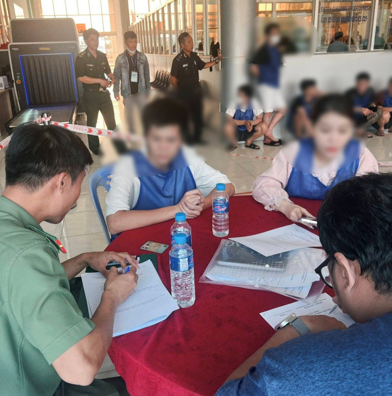 13 công dân Việt Nam bị Campuchia trục xuất vì liên quan hoạt động lừa đảo trực tuyến -1