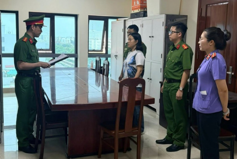 Làm con dấu, lừa bán đất, chiếm đoạt hơn 42 tỷ đồng -0