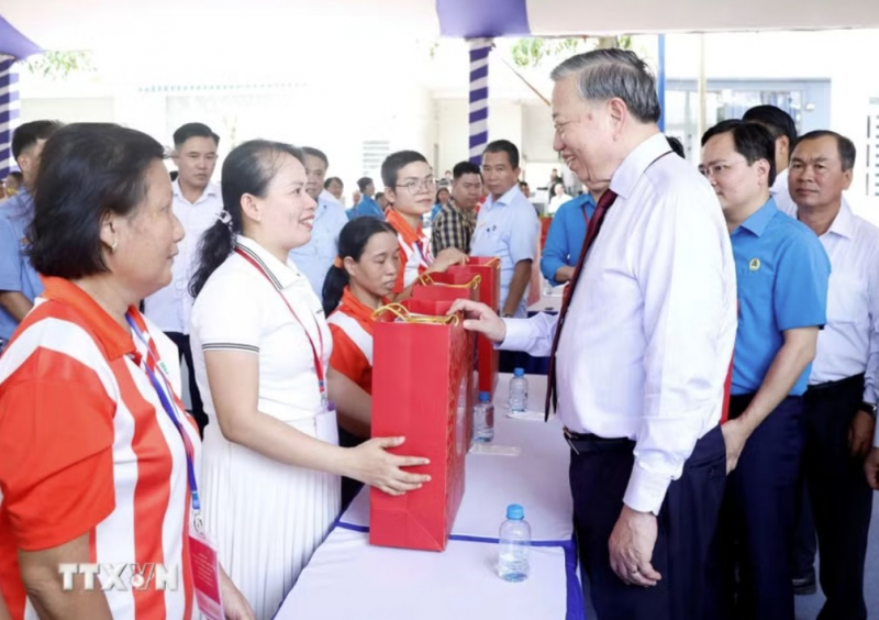 Tổng Bí thư, Chủ tịch nước động viên công nhân, người lao động ở TP Hồ Chí Minh -0