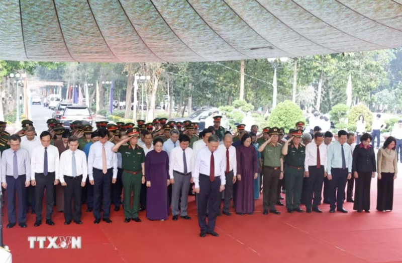 Tổng Bí thư, Chủ tịch nước Tô Lâm dâng hương tại Nghĩa trang Liệt sỹ Tân Biên -0