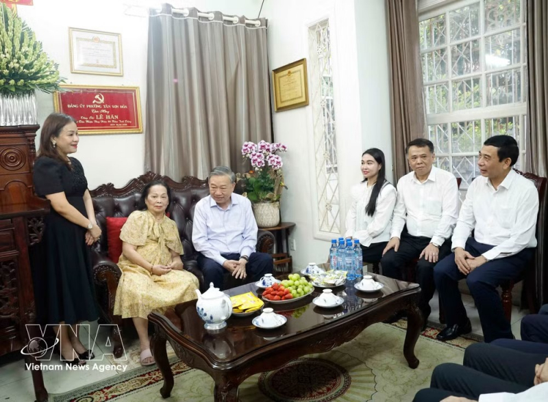 Party General Secretary, State President pays tribute to predecessor leaders -0