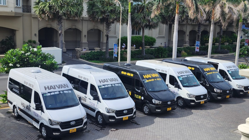 Mở các tuyến buýt kết nối với 2 sân bay và chuyện xe thí điểm biến thành xe buýt  -0