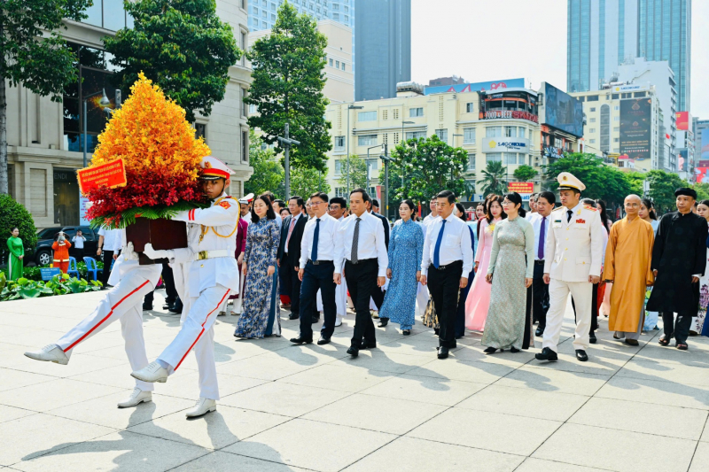 TP Hồ Chí Minh tưởng niệm, tri ân các Anh hùng Liệt sĩ và lãnh tụ cách mạng  -0