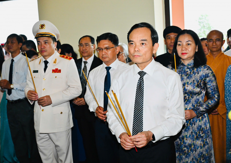 TP Hồ Chí Minh tưởng niệm, tri ân các Anh hùng Liệt sĩ và lãnh tụ cách mạng  -0