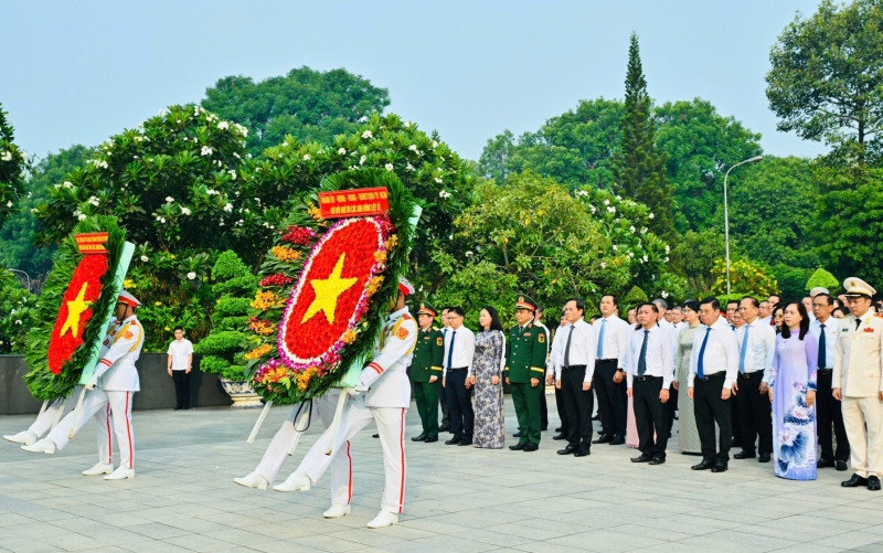 TP Hồ Chí Minh tưởng niệm, tri ân các Anh hùng Liệt sĩ và lãnh tụ cách mạng  -0