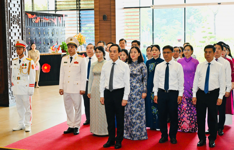 TP Hồ Chí Minh tưởng niệm, tri ân các Anh hùng Liệt sĩ và lãnh tụ cách mạng  -0