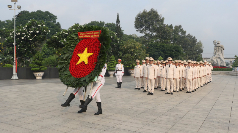 TP Hồ Chí Minh tưởng niệm, tri ân các Anh hùng Liệt sĩ và lãnh tụ cách mạng  -0
