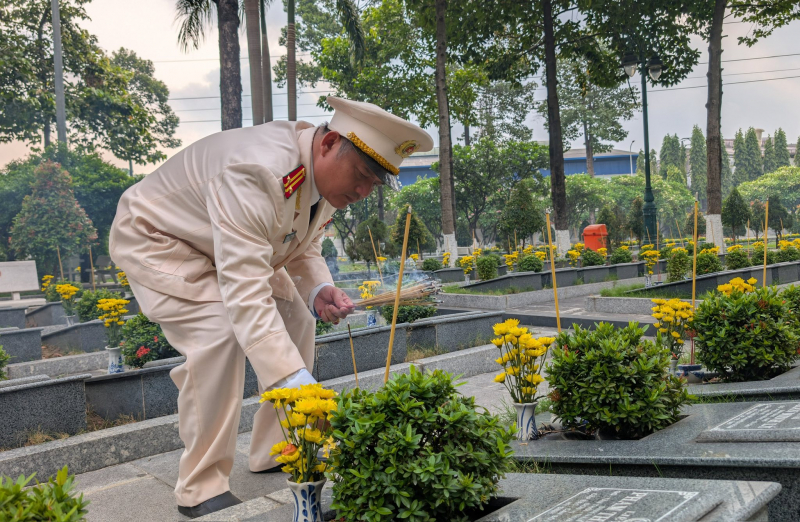 TP Hồ Chí Minh tưởng niệm, tri ân các Anh hùng Liệt sĩ và lãnh tụ cách mạng  -0