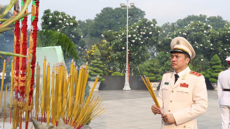 TP Hồ Chí Minh tưởng niệm, tri ân các Anh hùng Liệt sĩ và lãnh tụ cách mạng  -0
