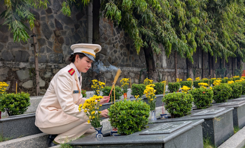 TP Hồ Chí Minh tưởng niệm, tri ân các Anh hùng Liệt sĩ và lãnh tụ cách mạng  -1