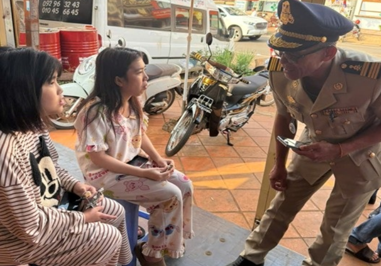 Trung tá Công an kịp thời giải cứu 2 thiếu nữ bị lừa sang Campuchia làm “việc nhẹ, lương cao” -0