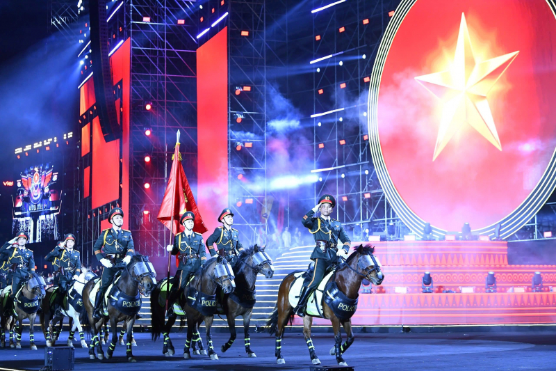 1.000 cán bộ, chiến sĩ diễu binh tại đại nhạc hội “Âm vang Tổ quốc”, gợi nhớ A80 -0