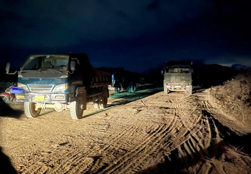    Quyết liệt xử lý nạn khai thác đất trái phép ở xã Vạn Hưng  -0