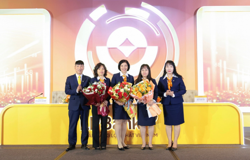 ĐHĐCĐ LPBank 2026: Thành lập ngân hàng con tại VIFC, chia cổ tức 30% và kiện toàn bộ máy nhân sự -0