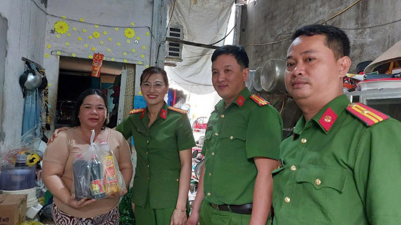 z7651602925505_c454c28eee1e9e94f7cbfd7aed99e5da.jpg -0