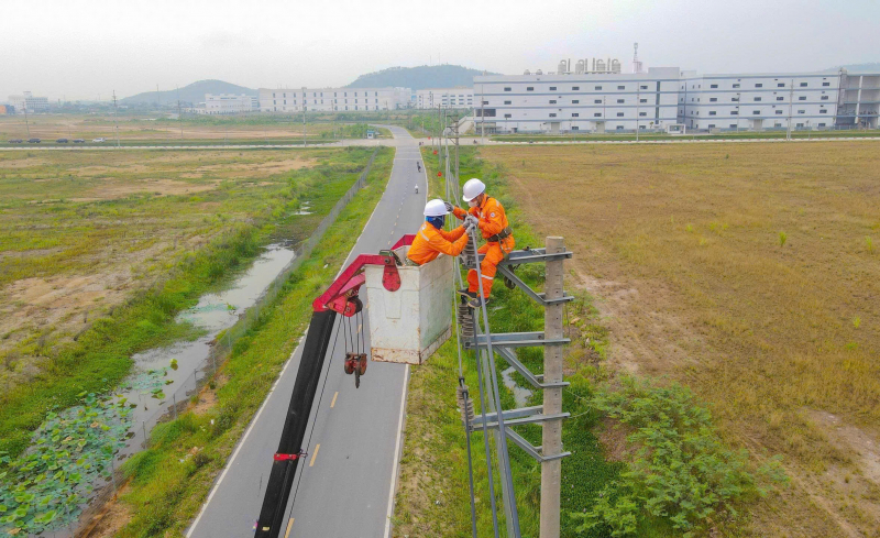 Tuyệt đối không để xảy ra thiếu điện và xăng dầu cho sản xuất và tiêu dùng -0