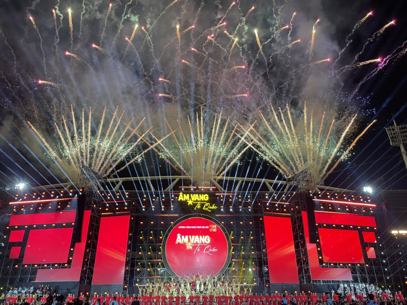 1.000 cán bộ, chiến sĩ diễu binh tại đại nhạc hội “Âm vang Tổ quốc”, gợi nhớ A80 -0