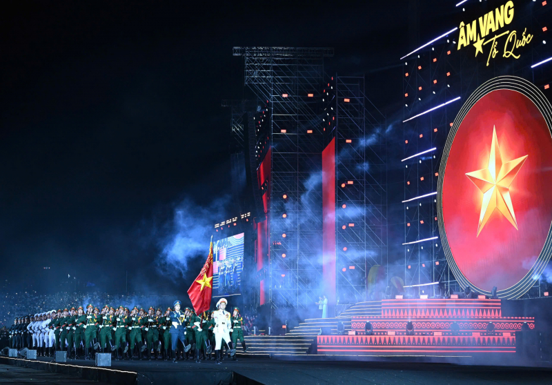 1.000 cán bộ, chiến sĩ diễu binh tại đại nhạc hội “Âm vang Tổ quốc”, gợi nhớ A80 -0